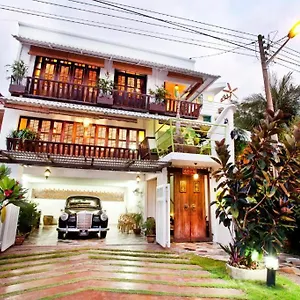 Oyo 90855 Vince Hotel